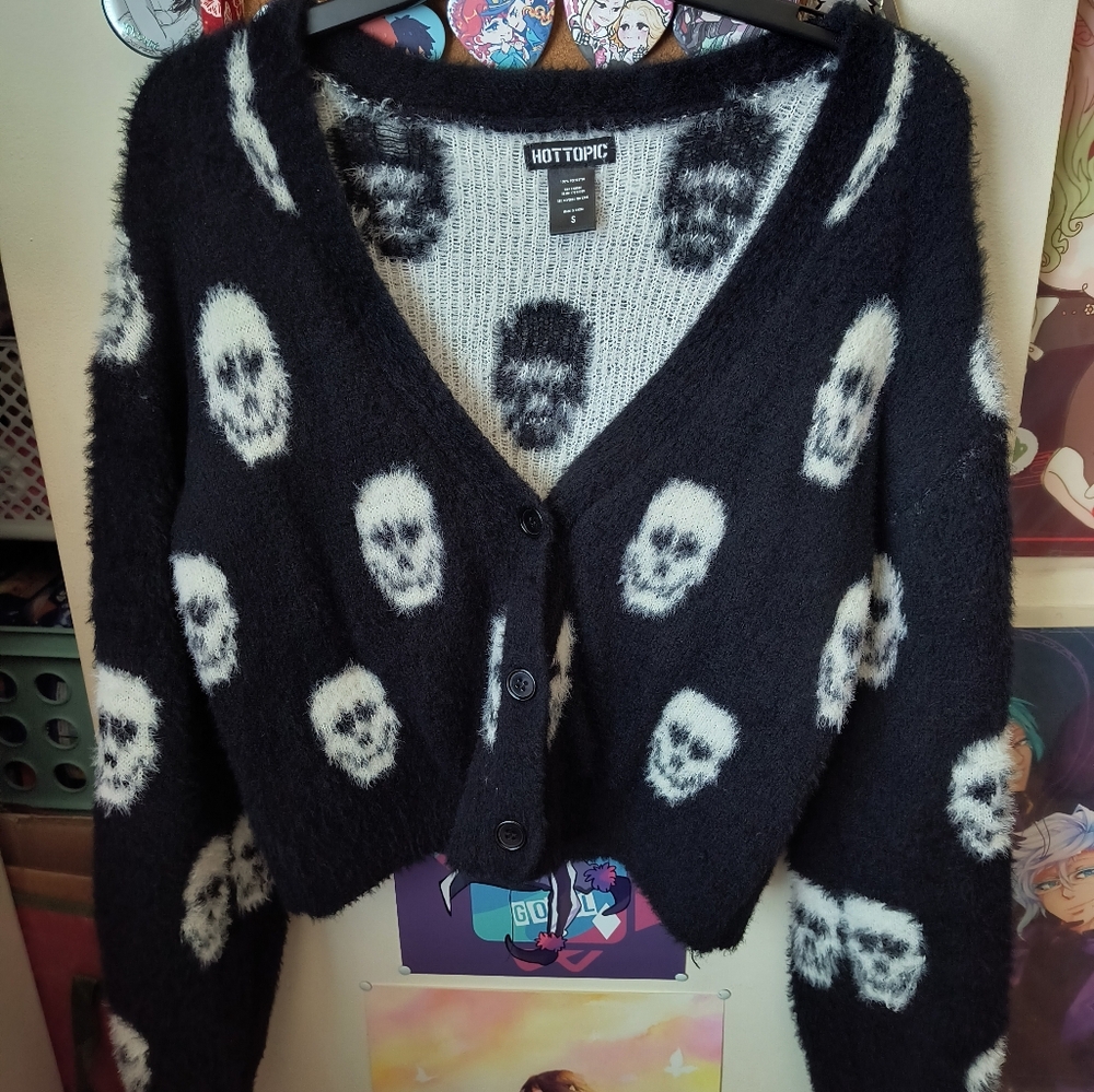 Hot Topic Skulls Crop Fuzzy Girls Cardigan